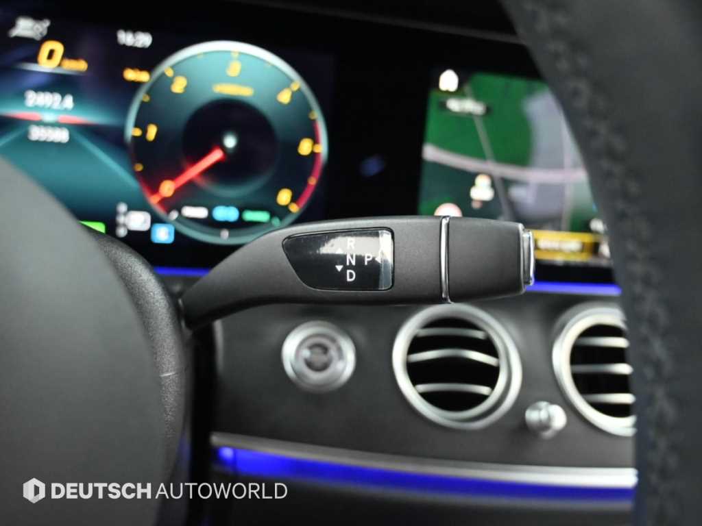 Mercedes-Benz E-Class — photo 09