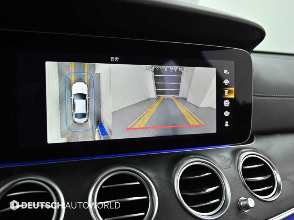 Mercedes-Benz E-Class — photo 15