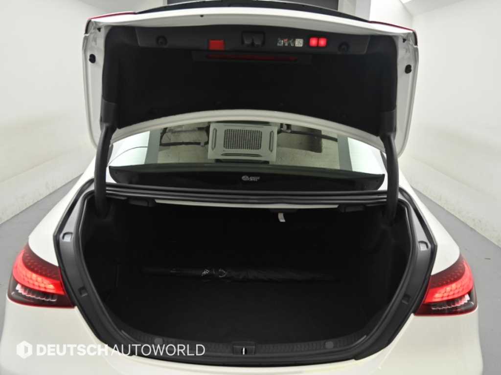 Mercedes-Benz E-Class — photo 19