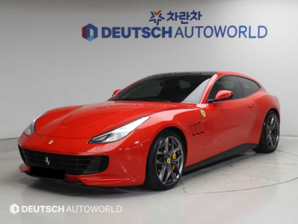 Ferrari GTC4 Lusso — photo 01