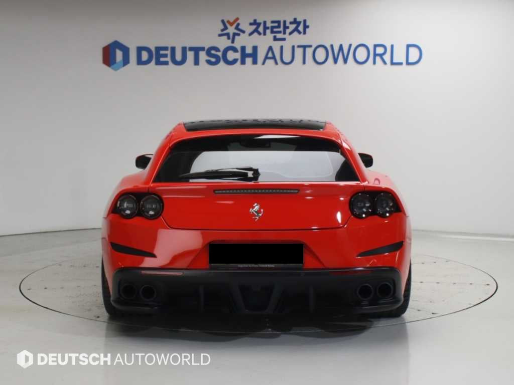 Ferrari GTC4 Lusso — photo 04