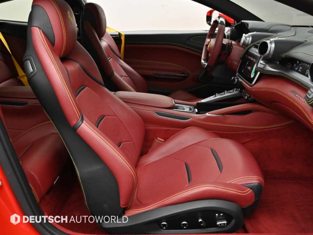 Ferrari GTC4 Lusso — photo 10
