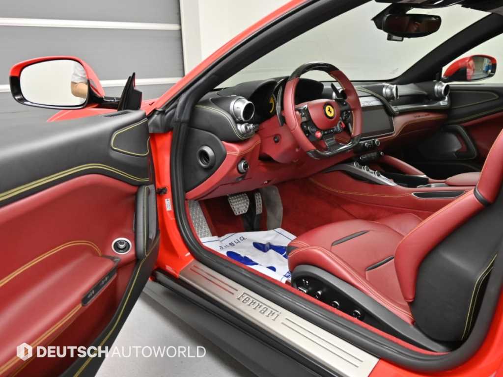 Ferrari GTC4 Lusso — photo 11