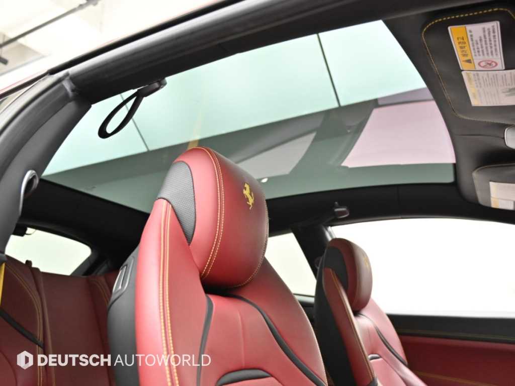 Ferrari GTC4 Lusso — photo 18