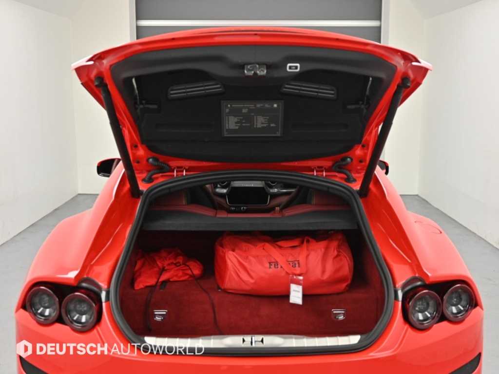 Ferrari GTC4 Lusso — photo 19