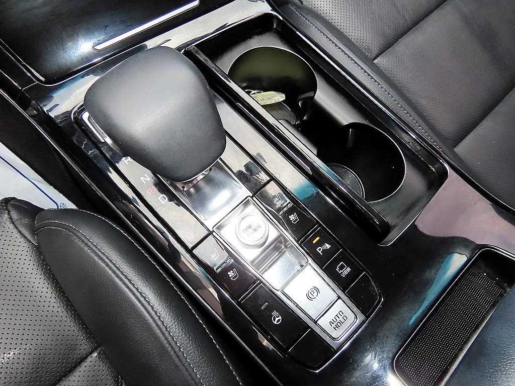 Kia K7 — photo 10