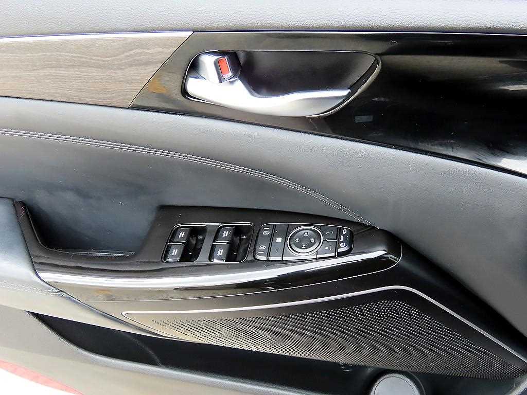 Kia K7 — photo 11