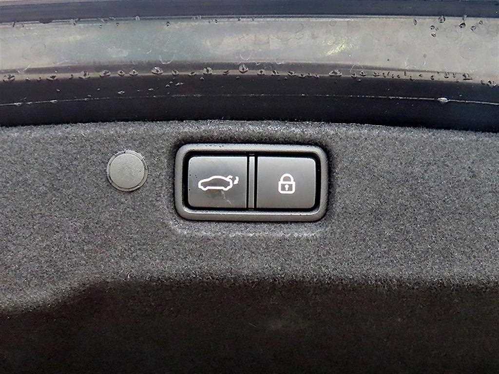 Kia K7 — photo 18