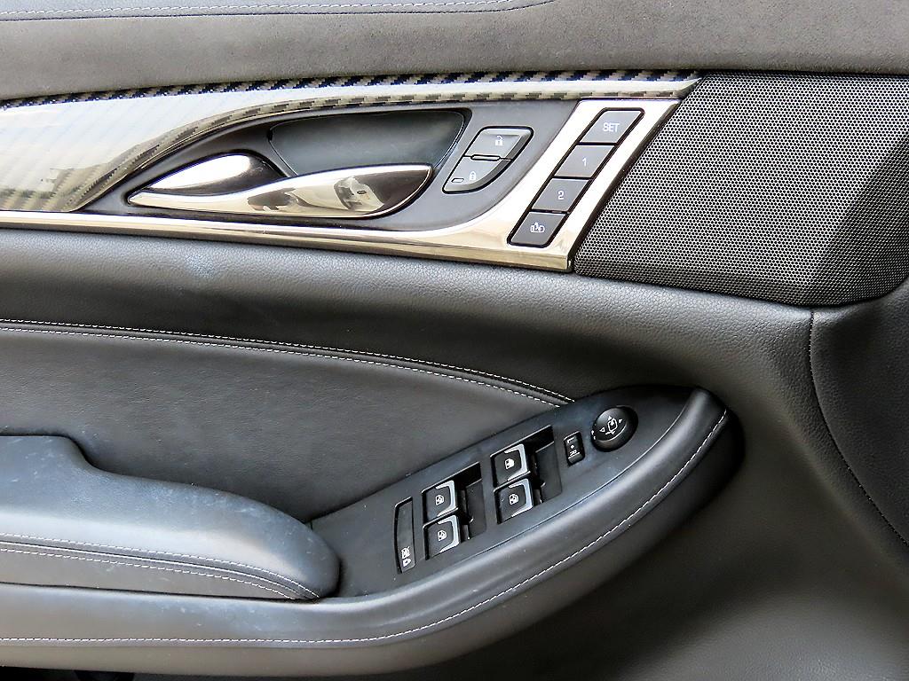 Cadillac CTS — photo 11