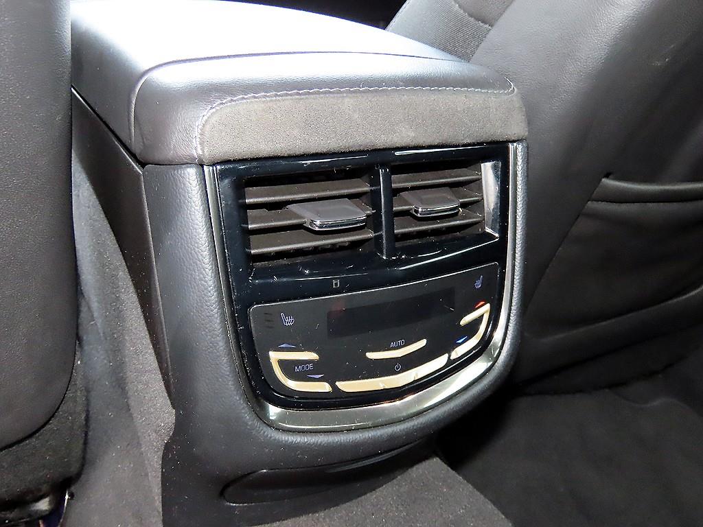 Cadillac CTS — photo 17
