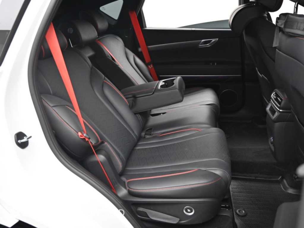 Genesis GV80 — photo 12