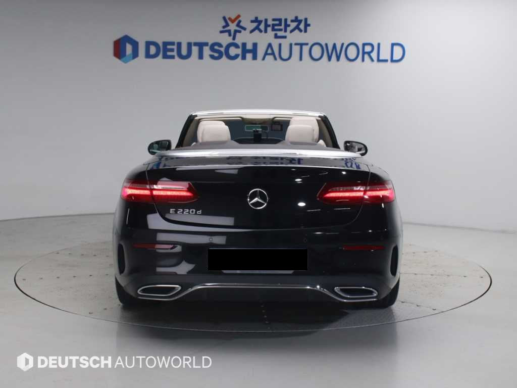 Mercedes-Benz E-Class — photo 05