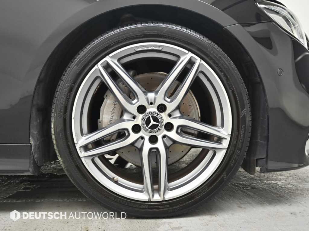Mercedes-Benz E-Class — photo 06