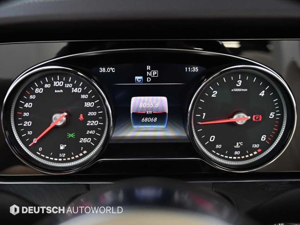 Mercedes-Benz E-Class — photo 09