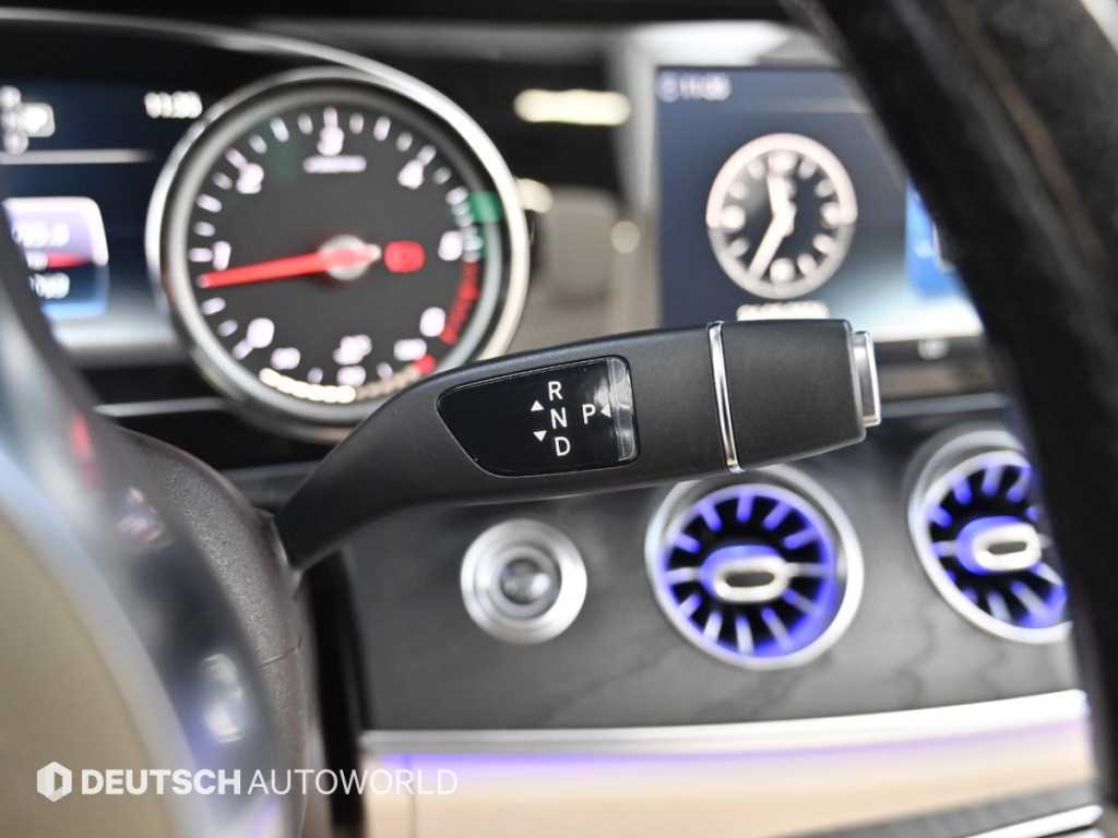 Mercedes-Benz E-Class — photo 10