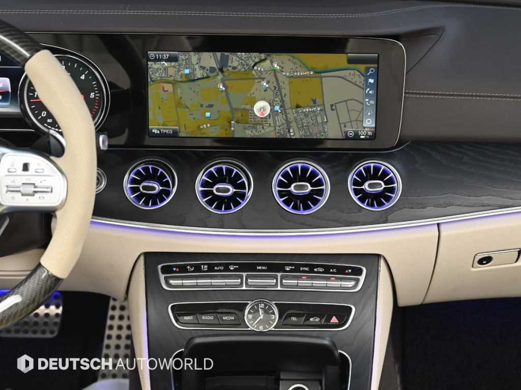 Mercedes-Benz E-Class — photo 15
