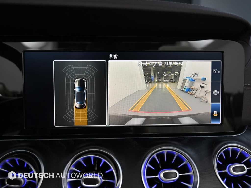 Mercedes-Benz E-Class — photo 16