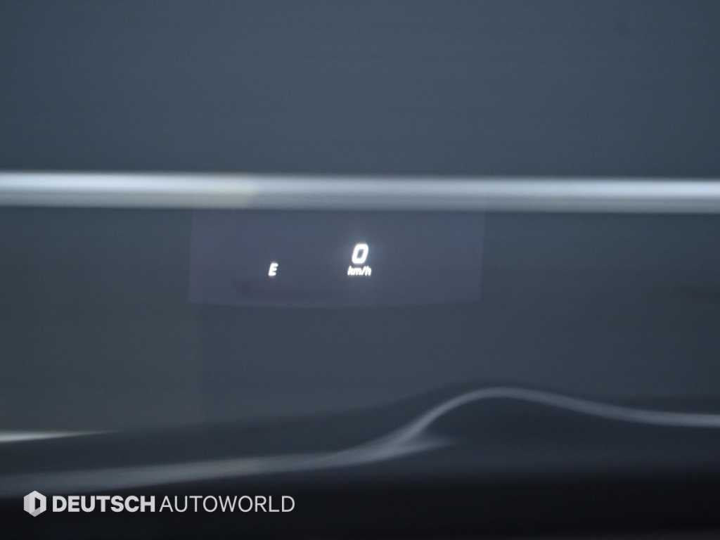 Mercedes-Benz E-Class — photo 18
