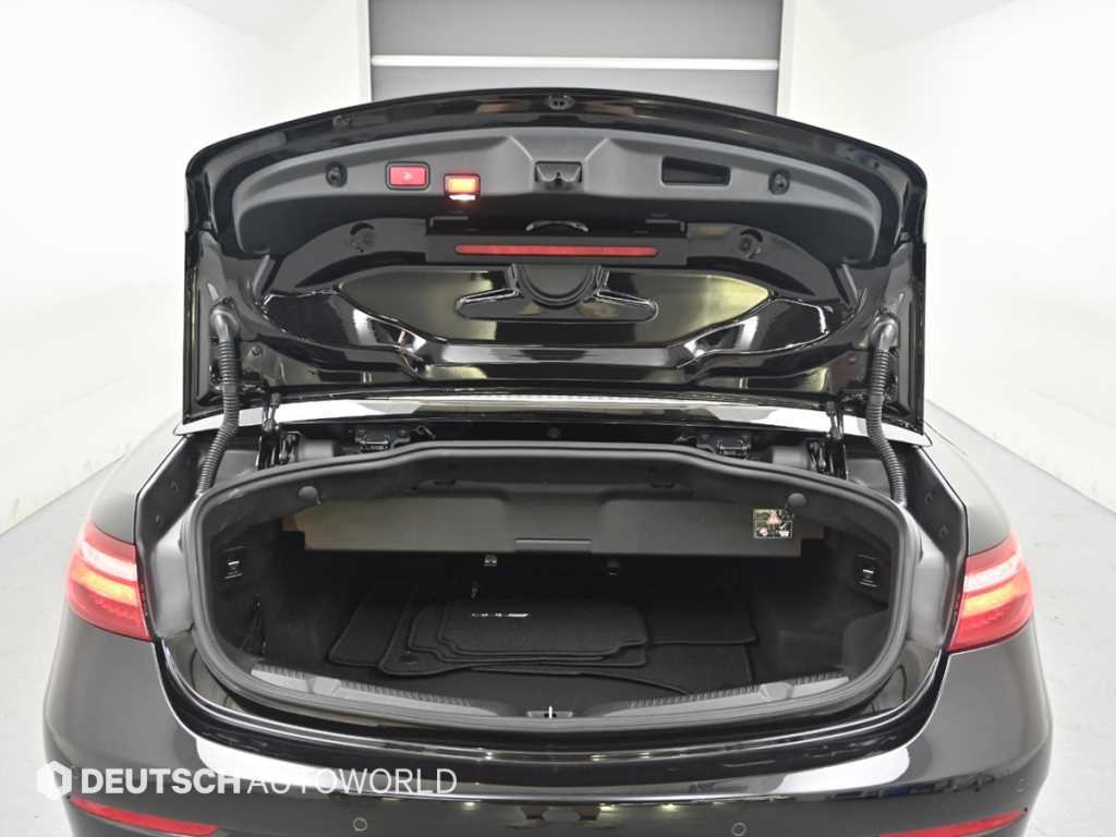Mercedes-Benz E-Class — photo 19