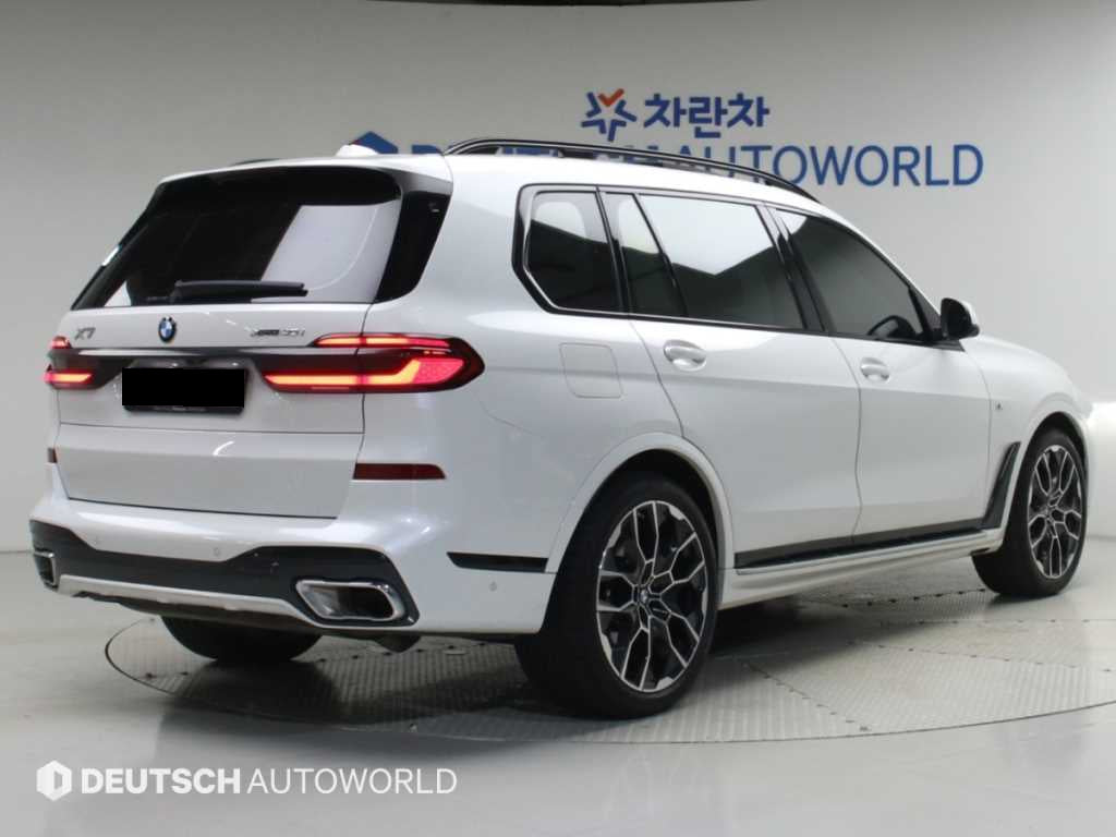 BMW X7 — photo 02
