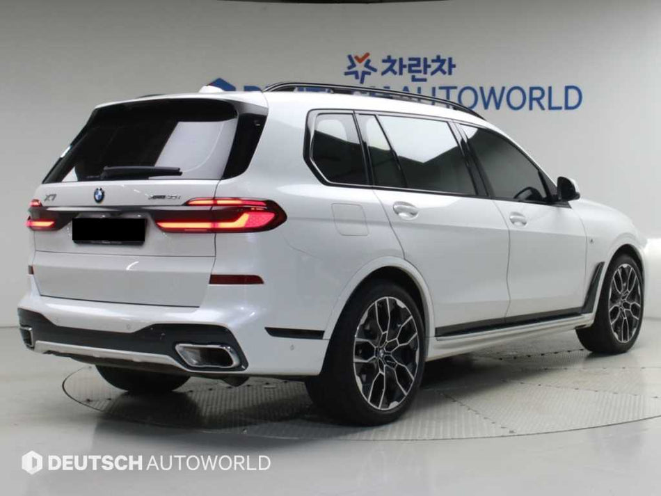 BMW X7 — photo 02