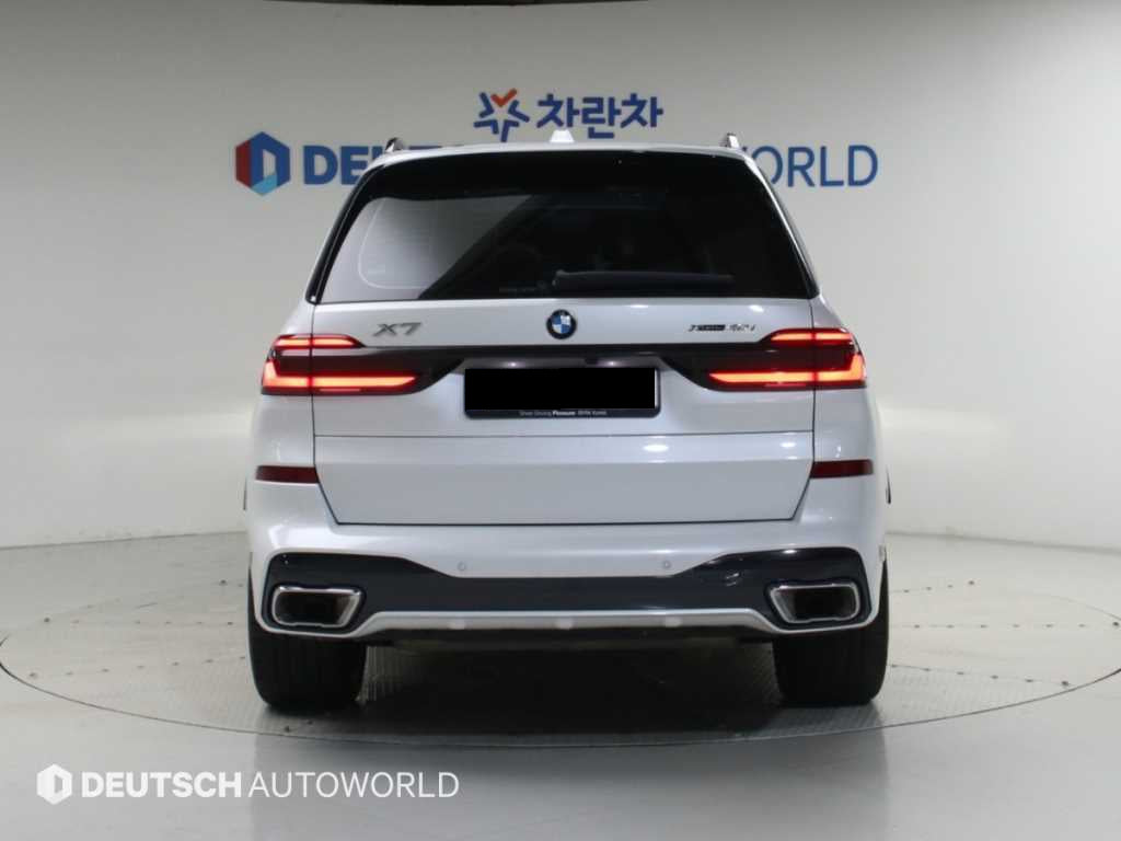 BMW X7 — photo 04