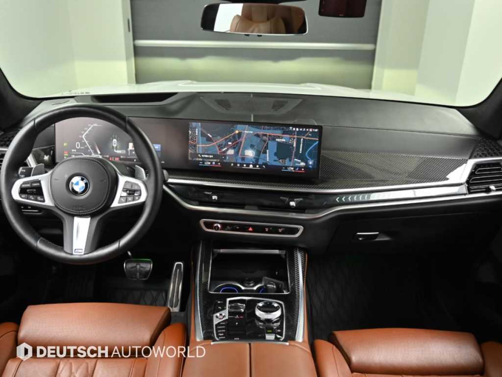 BMW X7 — photo 08