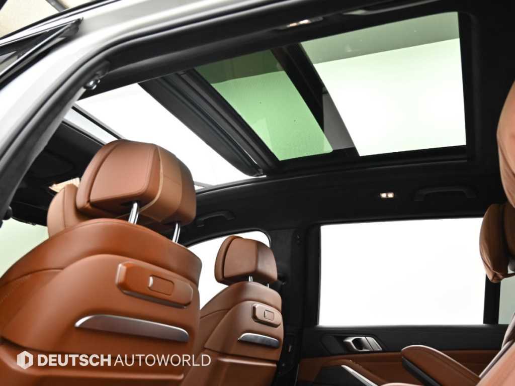 BMW X7 — photo 11