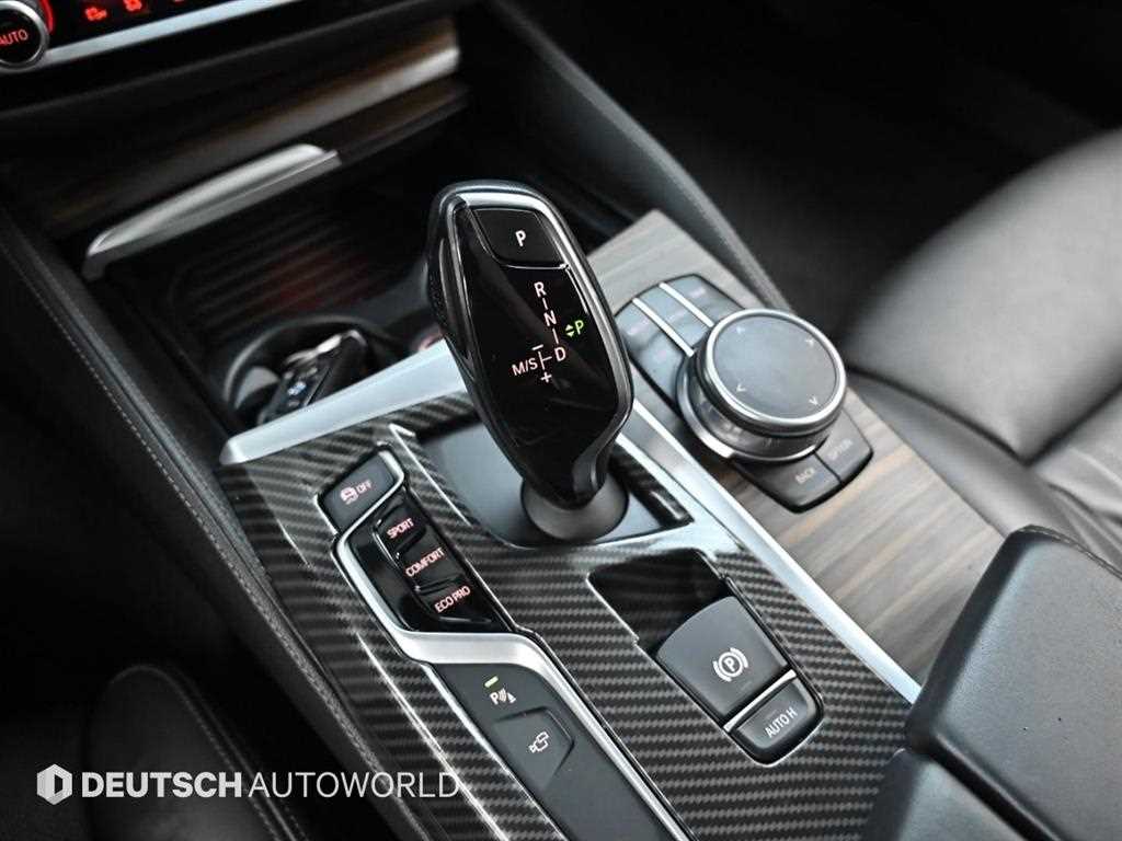 BMW 5-Series — photo 09