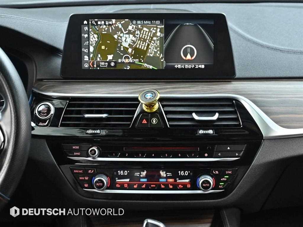 BMW 5-Series — photo 14
