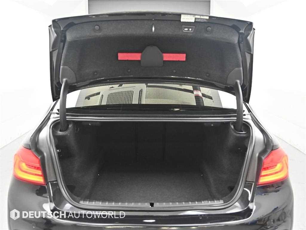 BMW 5-Series — photo 19