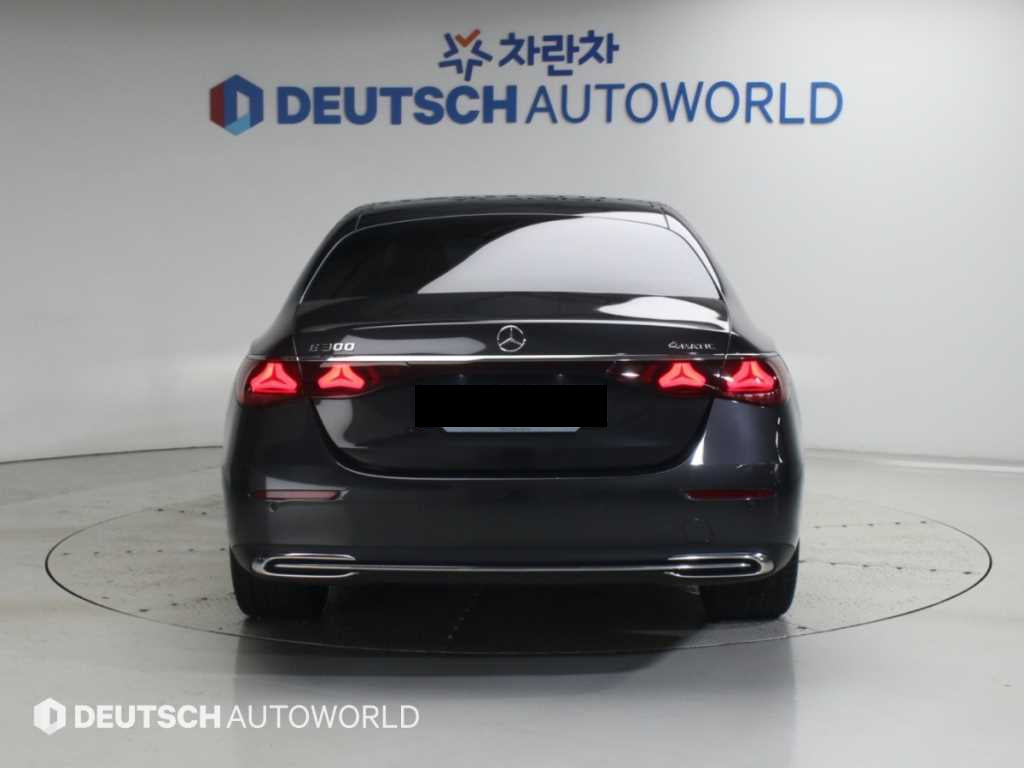 Mercedes-Benz E-Class — photo 04