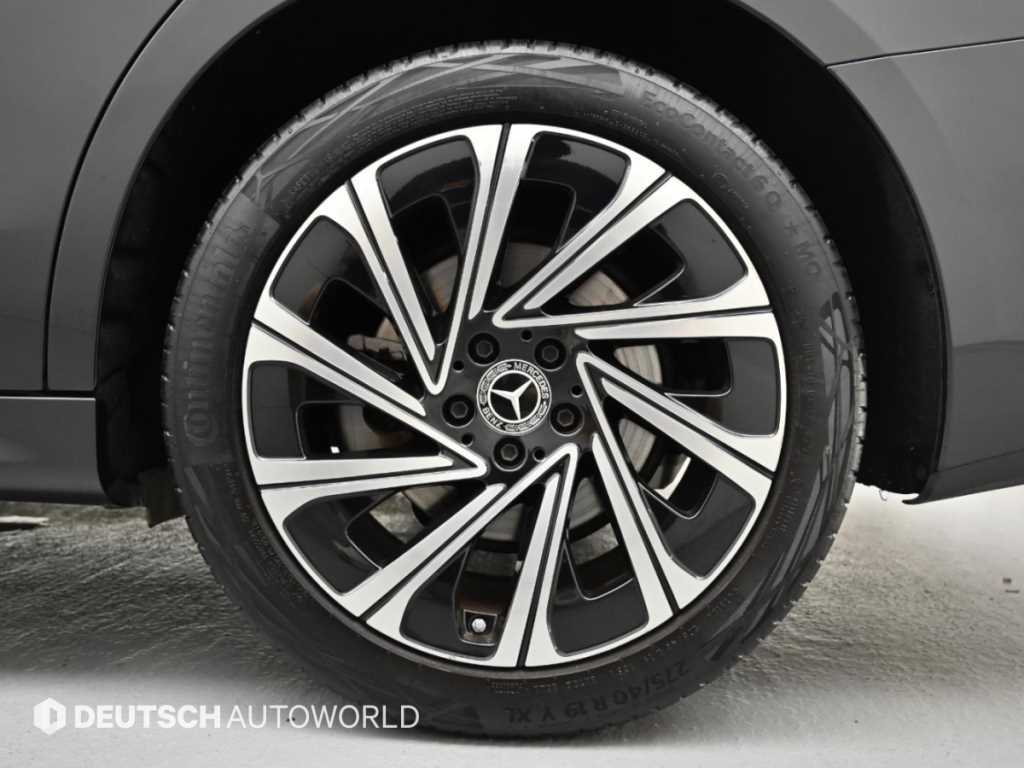 Mercedes-Benz E-Class — photo 05