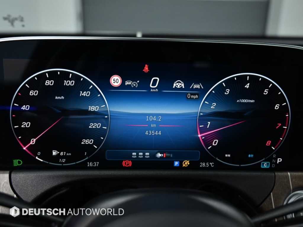 Mercedes-Benz E-Class — photo 08