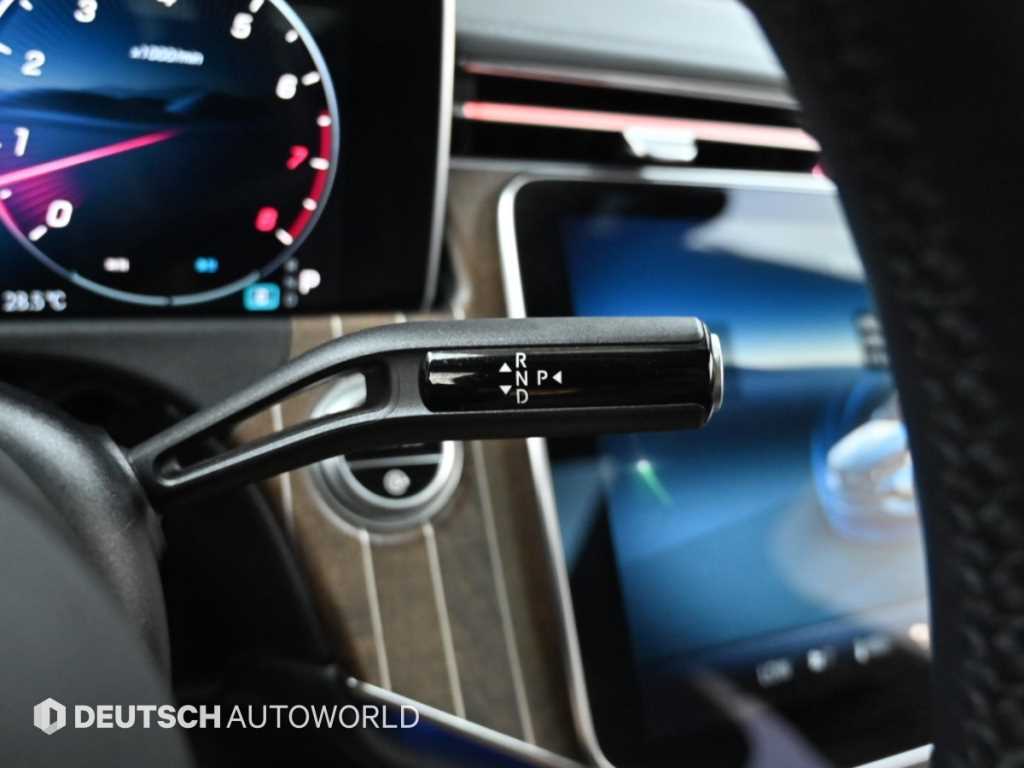 Mercedes-Benz E-Class — photo 09