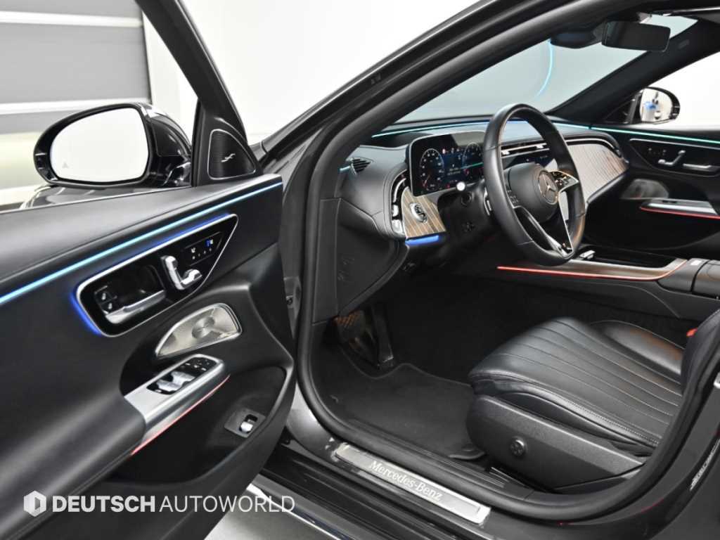 Mercedes-Benz E-Class — photo 11