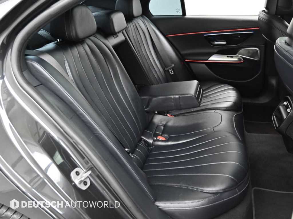 Mercedes-Benz E-Class — photo 12