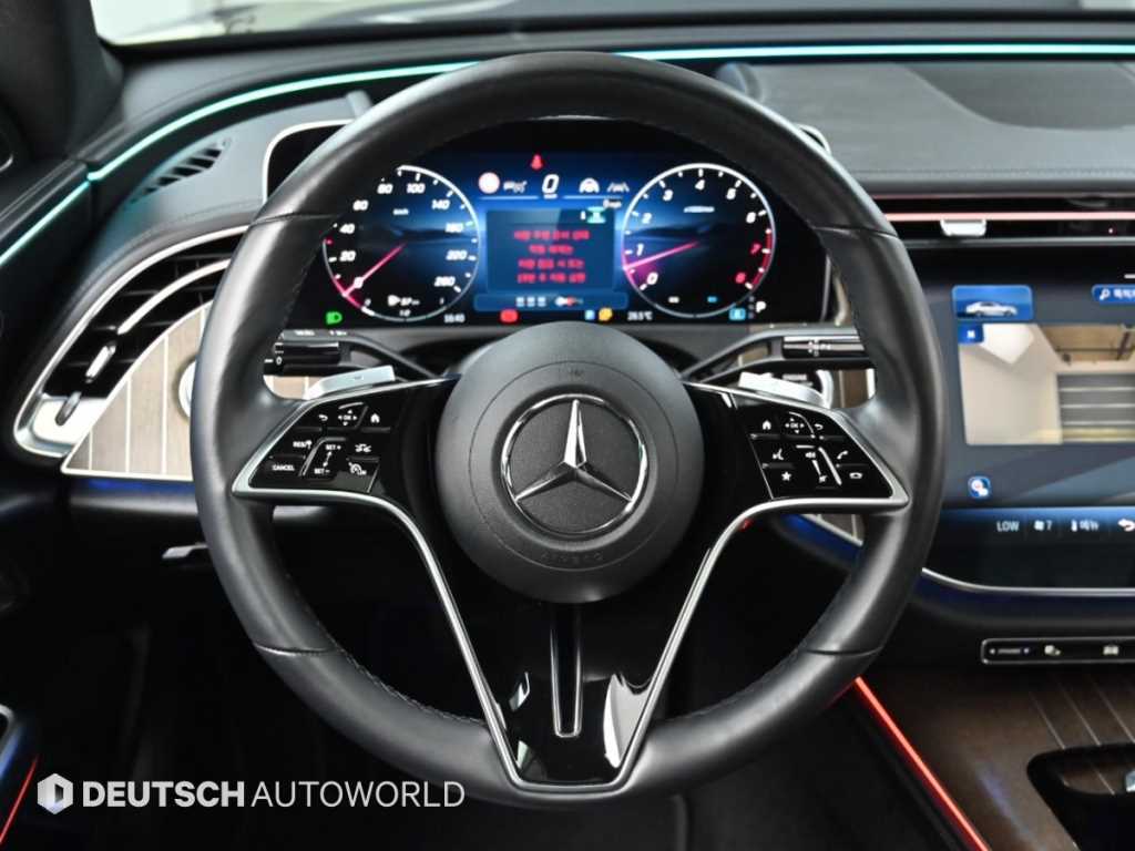 Mercedes-Benz E-Class — photo 13