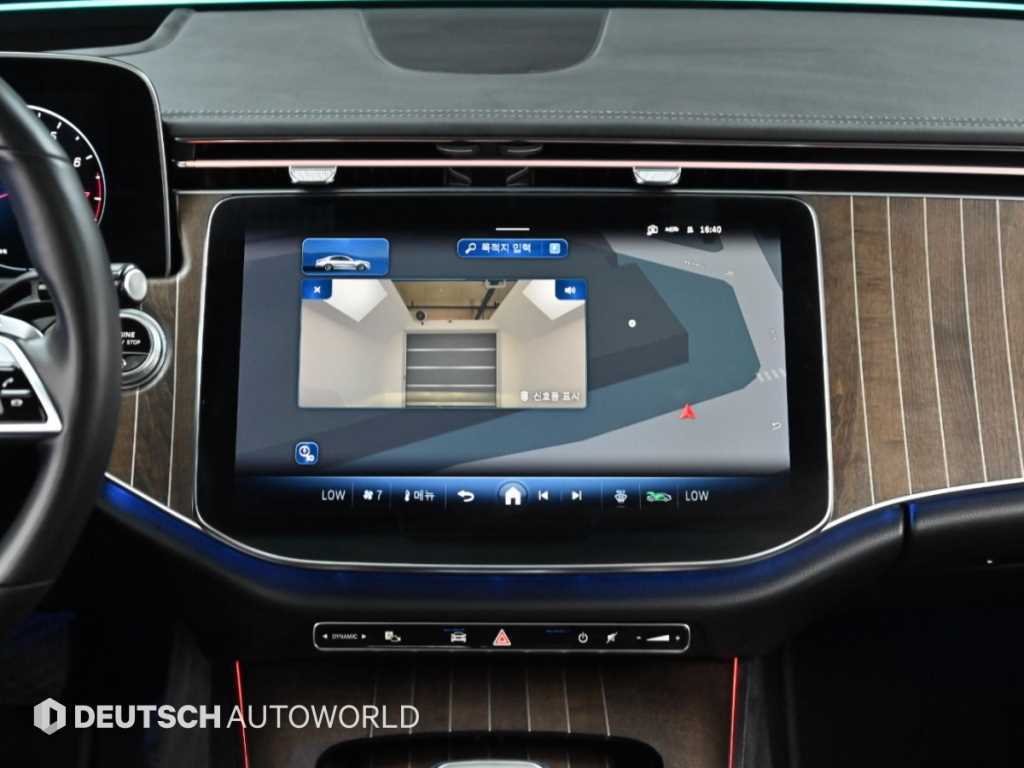 Mercedes-Benz E-Class — photo 14