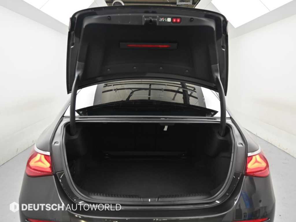 Mercedes-Benz E-Class — photo 19