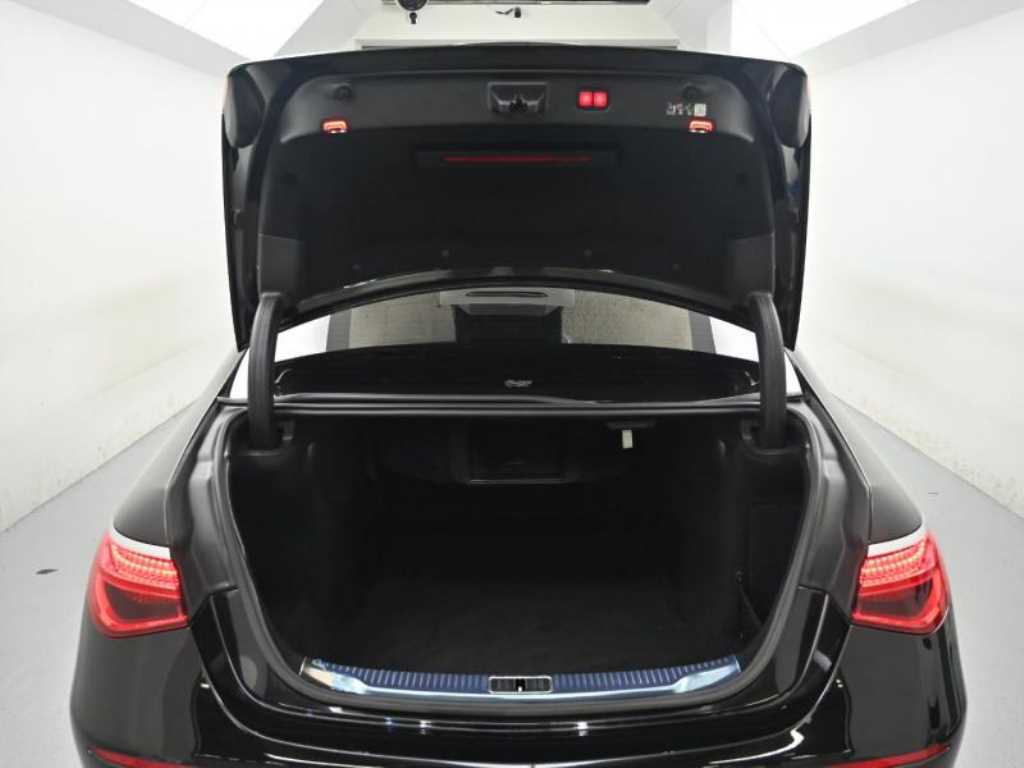 Mercedes-Benz S-Class — photo 19