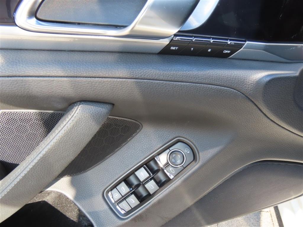 Porsche Panamera — photo 12