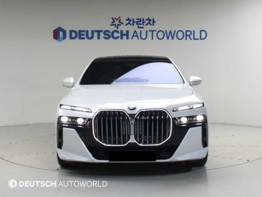 BMW 7-Series — photo 03
