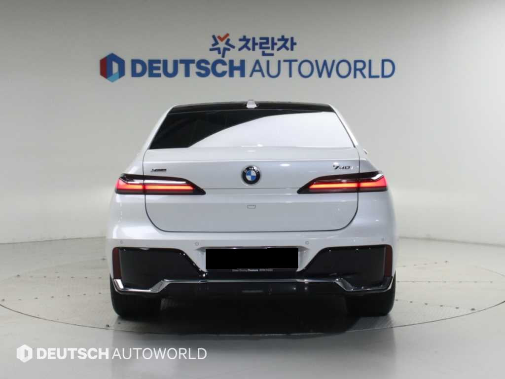 BMW 7-Series — photo 04