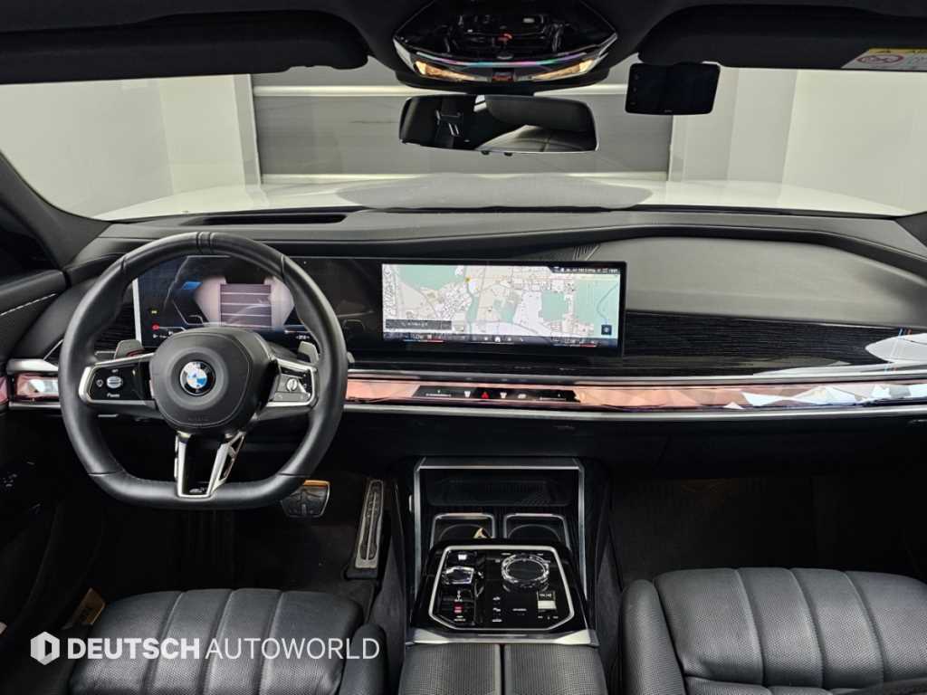 BMW 7-Series — photo 07