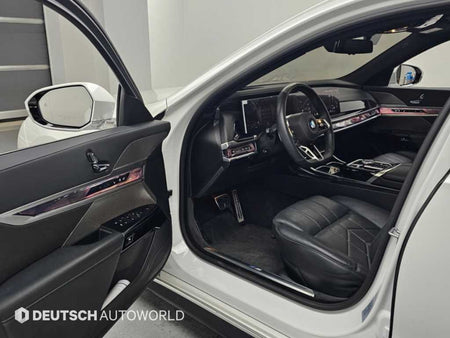 BMW 7-Series — photo 11