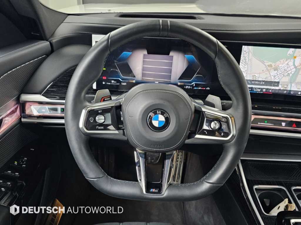 BMW 7-Series — photo 13