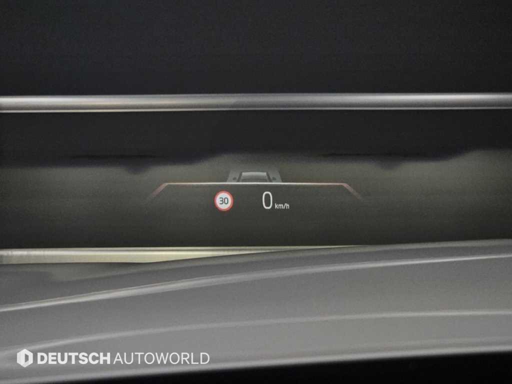 BMW 7-Series — photo 17