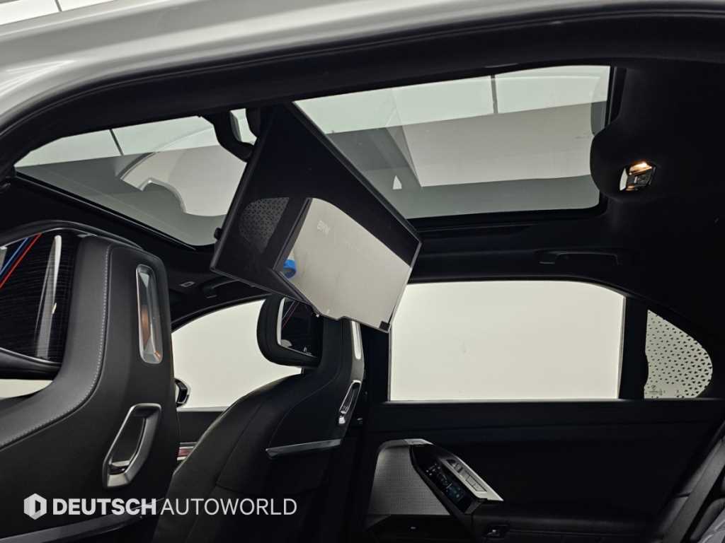 BMW 7-Series — photo 18
