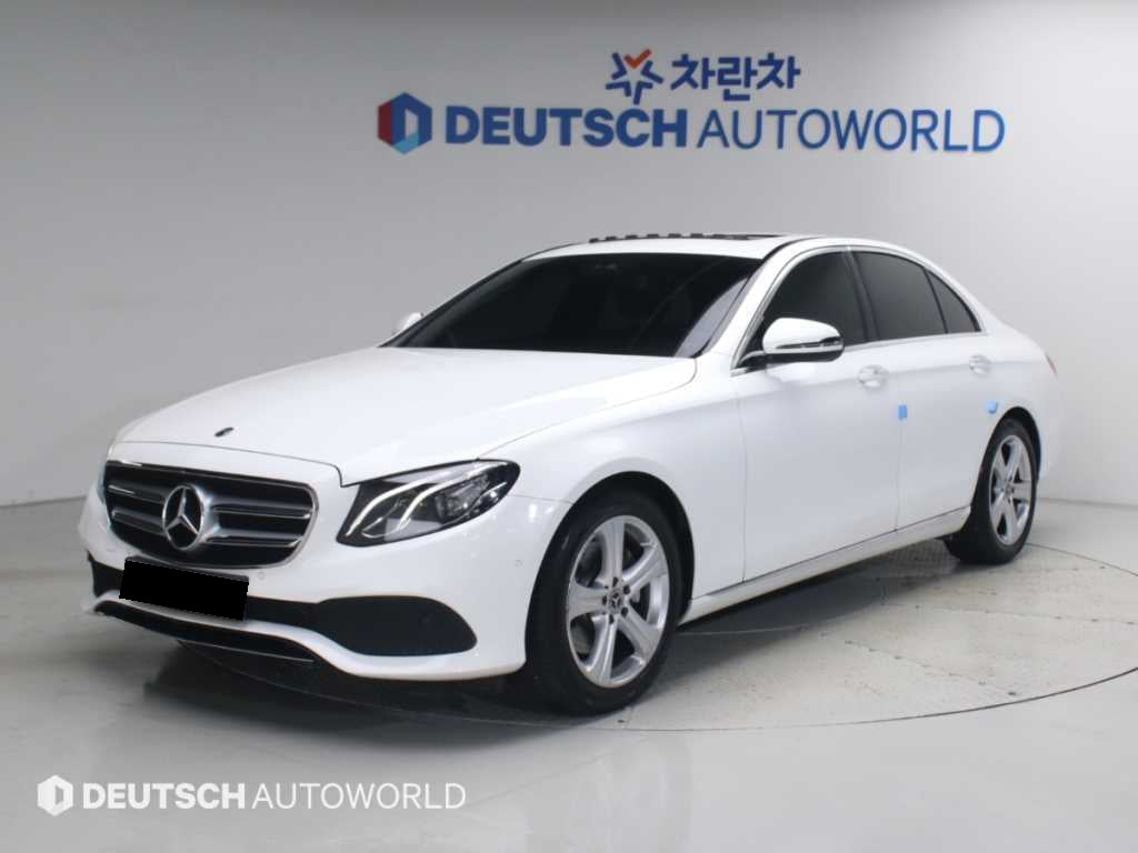 Mercedes-Benz E-Class — photo 01